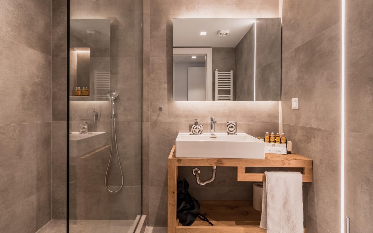 Acropolis Luxury Living *